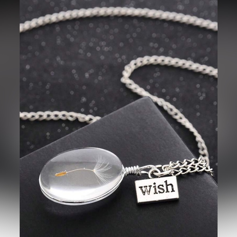 Silver Floral Pendant Necklace NEW 🏷️